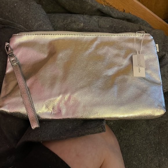 Quilted Kansas Jet Stream Silver large wristlet BNWT - Picture 5 of 5